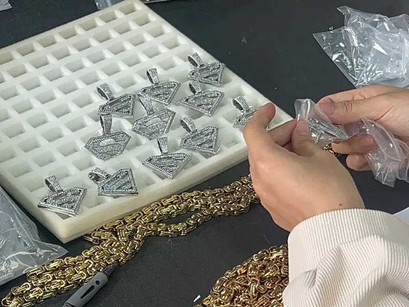 Private label jewelry packaging and delivery for wholesale stainless steel jewelry orders