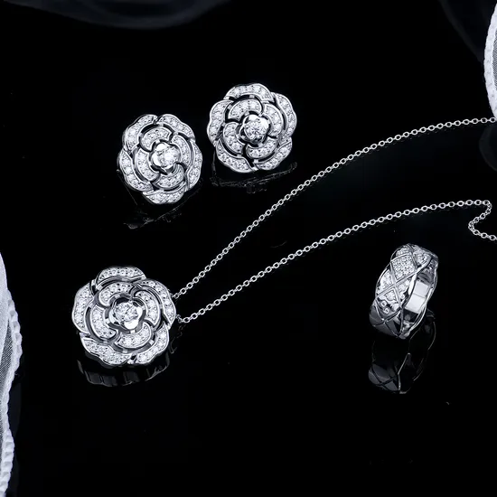 Silver Flower Moissanite